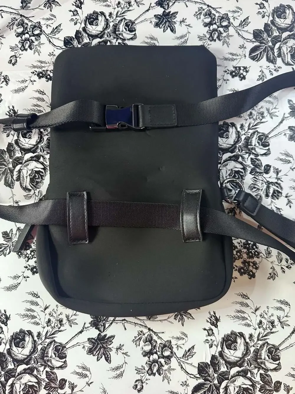 Unbranded black neoprene